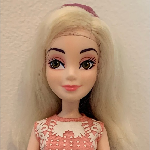 DISNEY DESCENDANTS MAL STYLE SWITCH DOLL - Picture 6 of 9